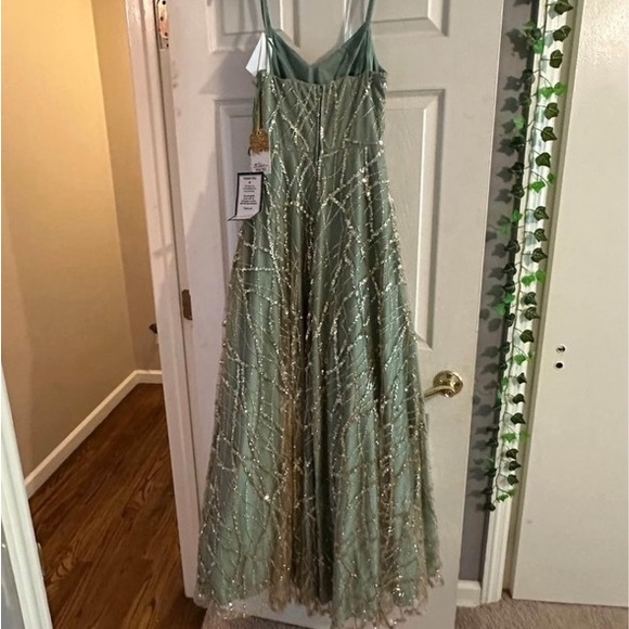 Green Prom Dress size 3 - Picture 2 of 3